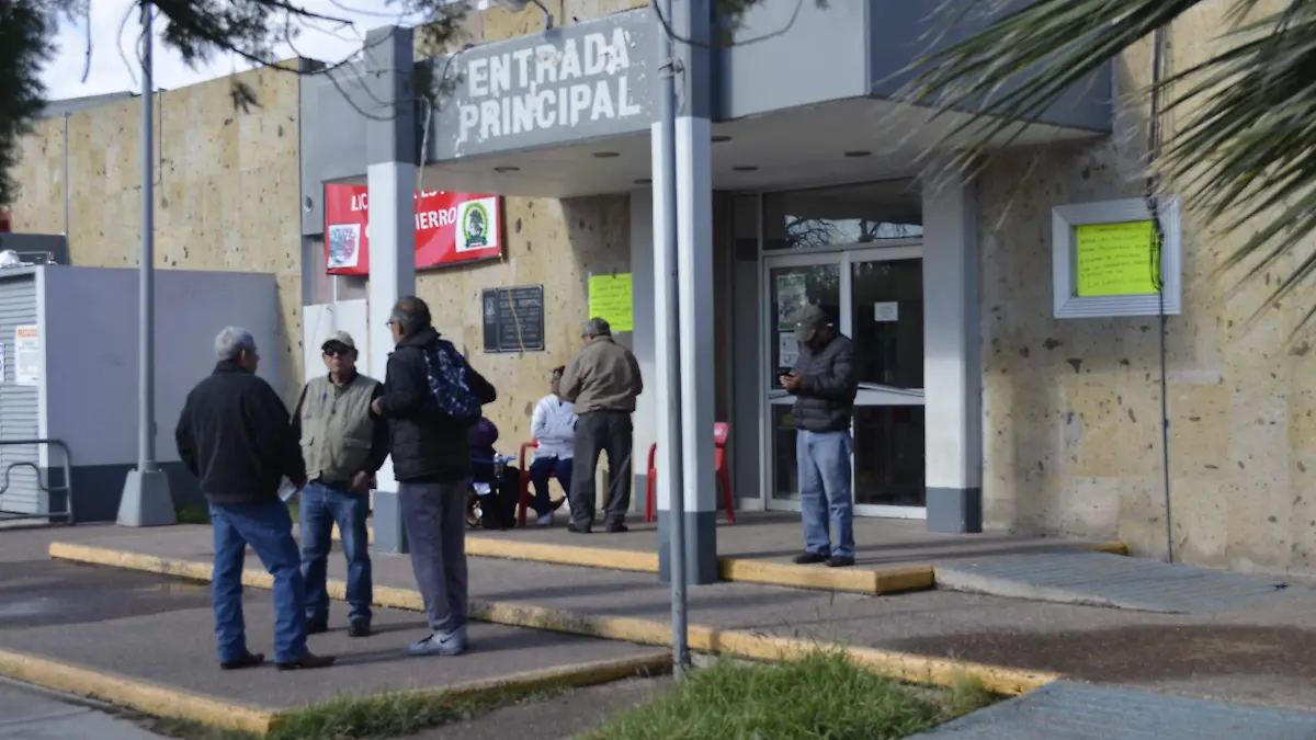 Plantón en el ISSSTE